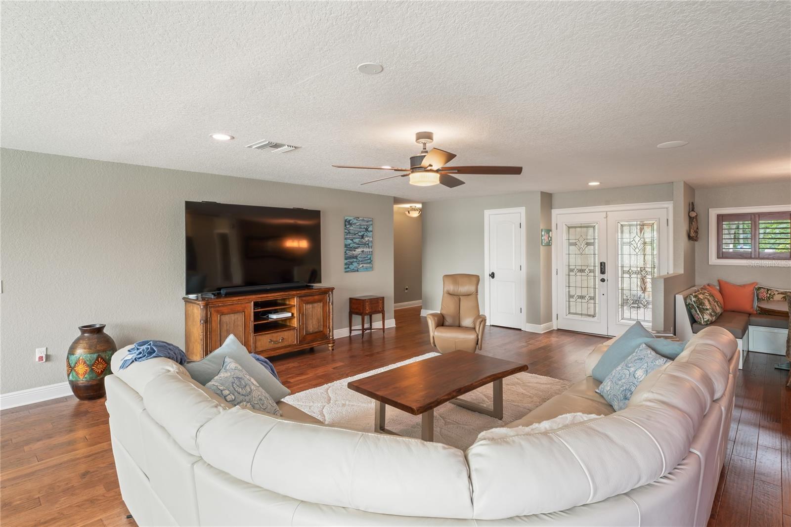 Listing photo id 11 for 3154 Brigantine Court