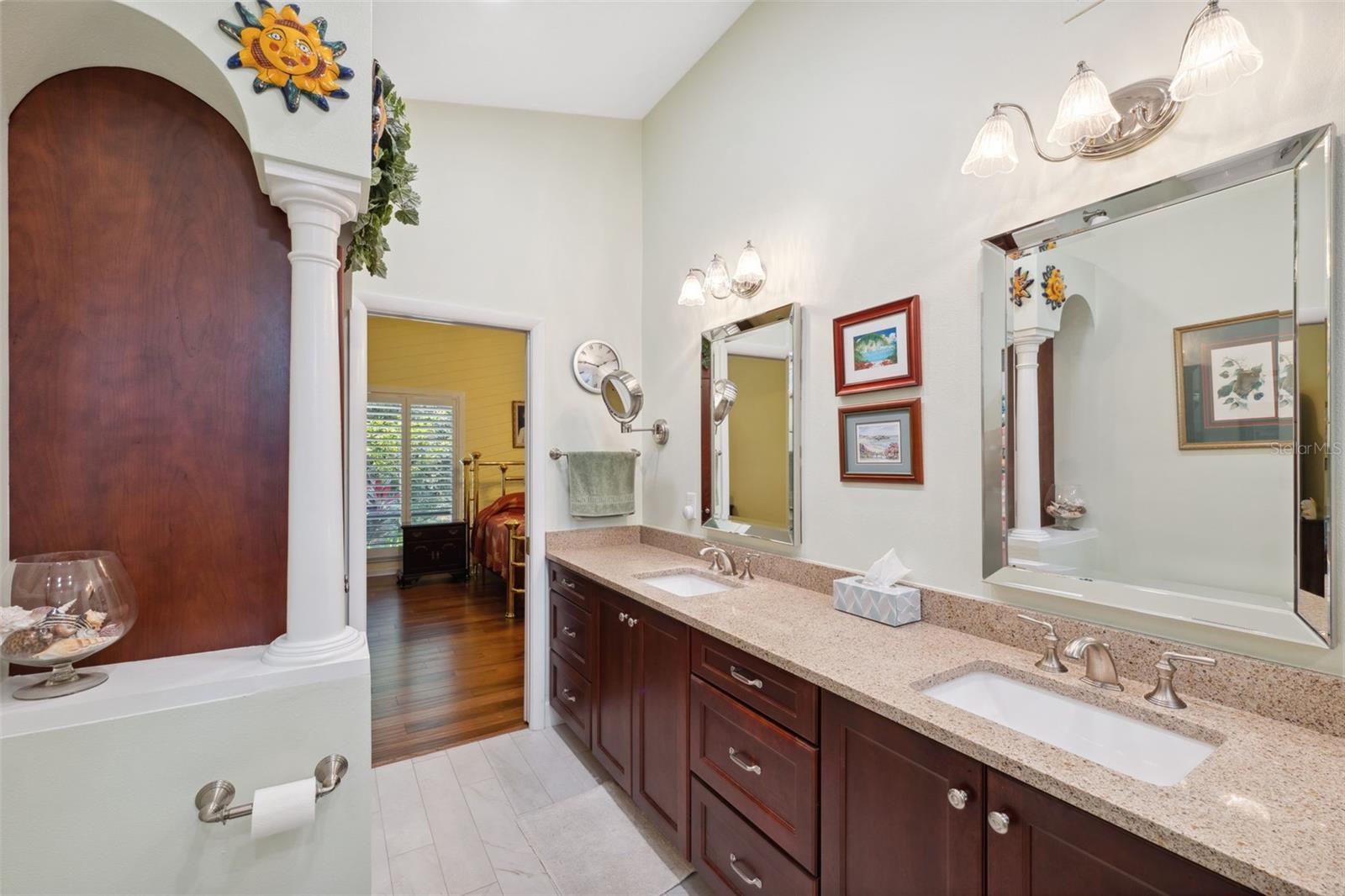 Listing photo id 22 for 2639 Royal Liverpool Drive