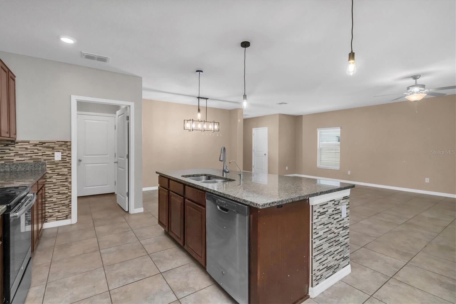 Listing photo id 16 for 13439 Marble Sands Court