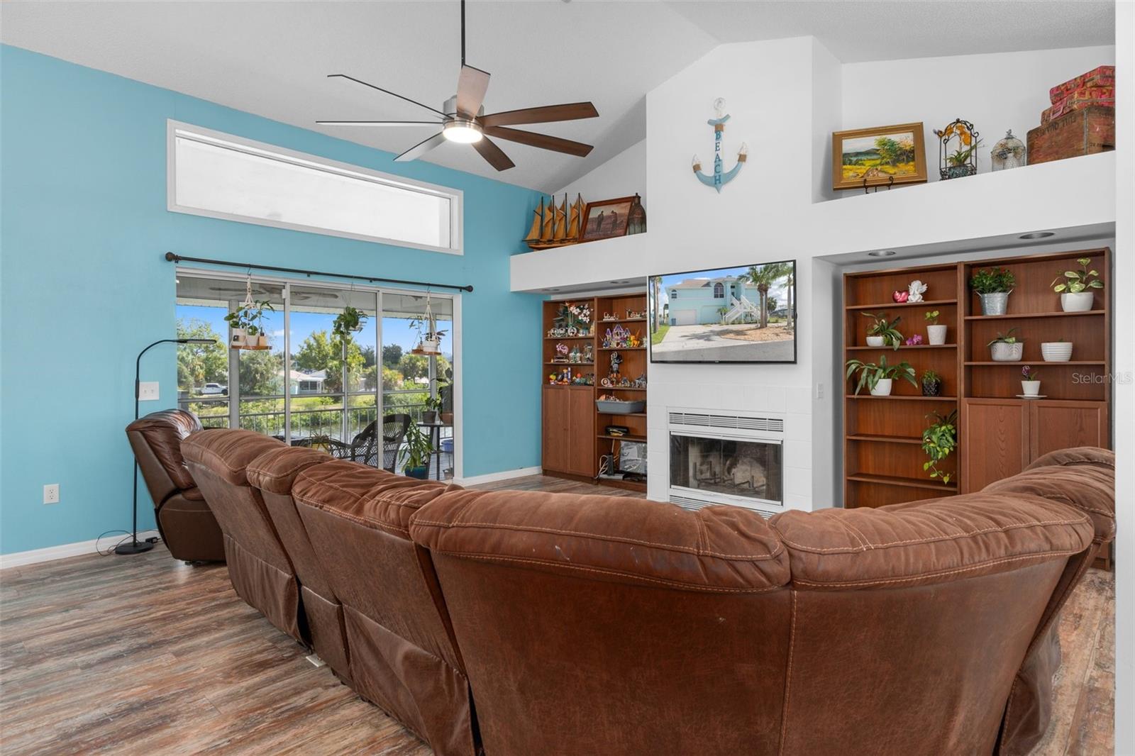 Listing photo id 11 for 3317 Gulf Coast Drive