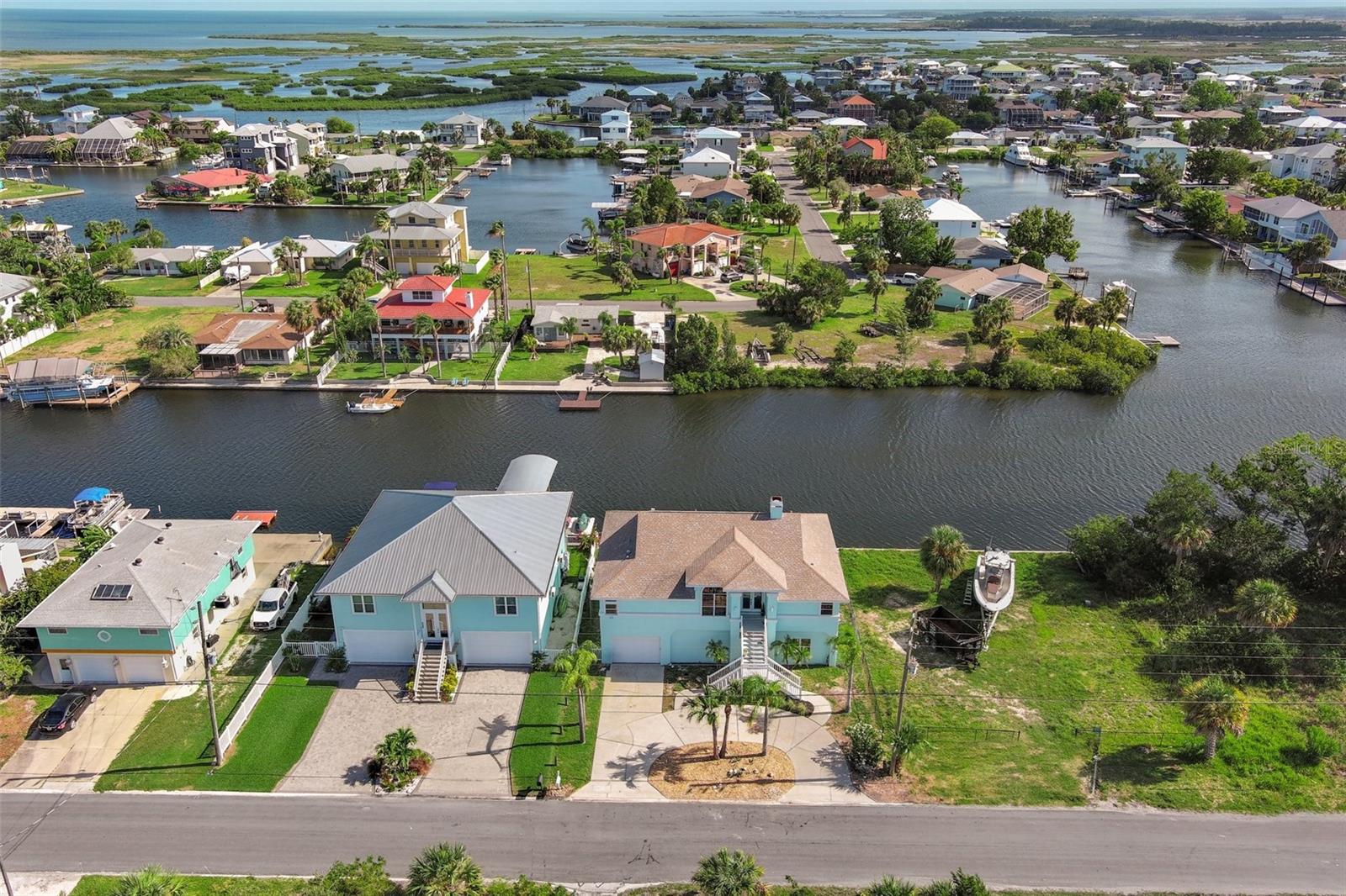 Listing photo id 2 for 3317 Gulf Coast Drive