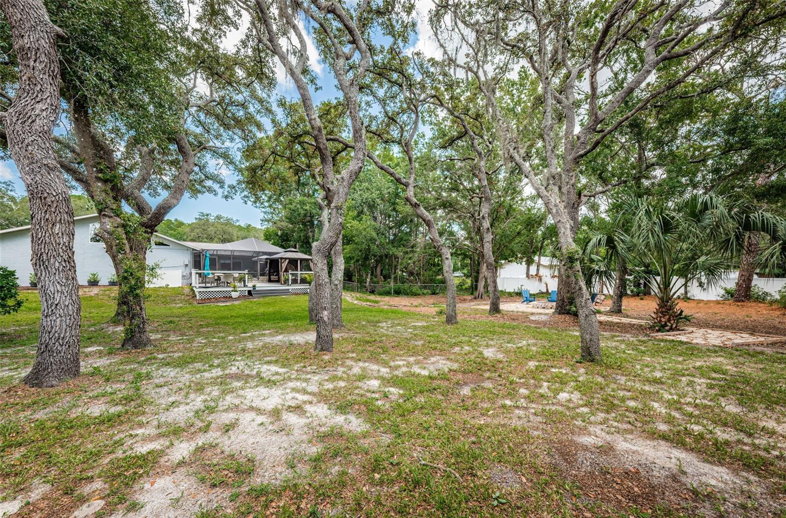 Listing photo id 68 for 6858 Copperfield Drive