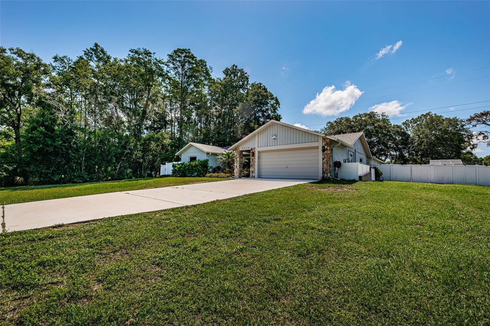 Listing photo id 69 for 6858 Copperfield Drive