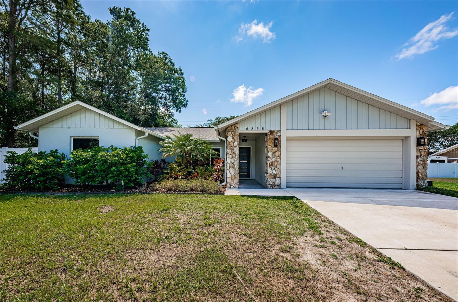 Listing photo id 74 for 6858 Copperfield Drive