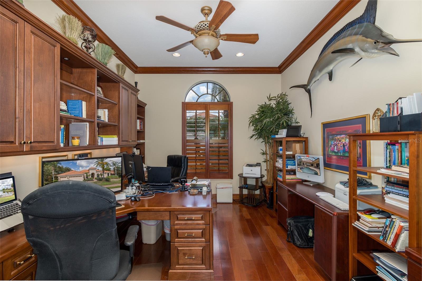 Listing photo id 10 for 1147 Tuscany Drive