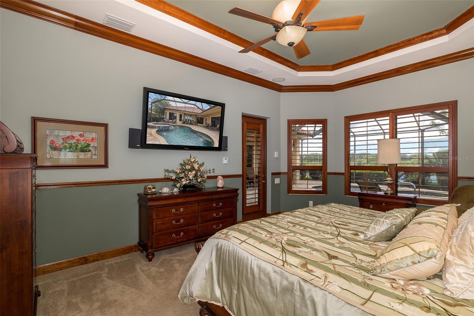 Listing photo id 12 for 1147 Tuscany Drive