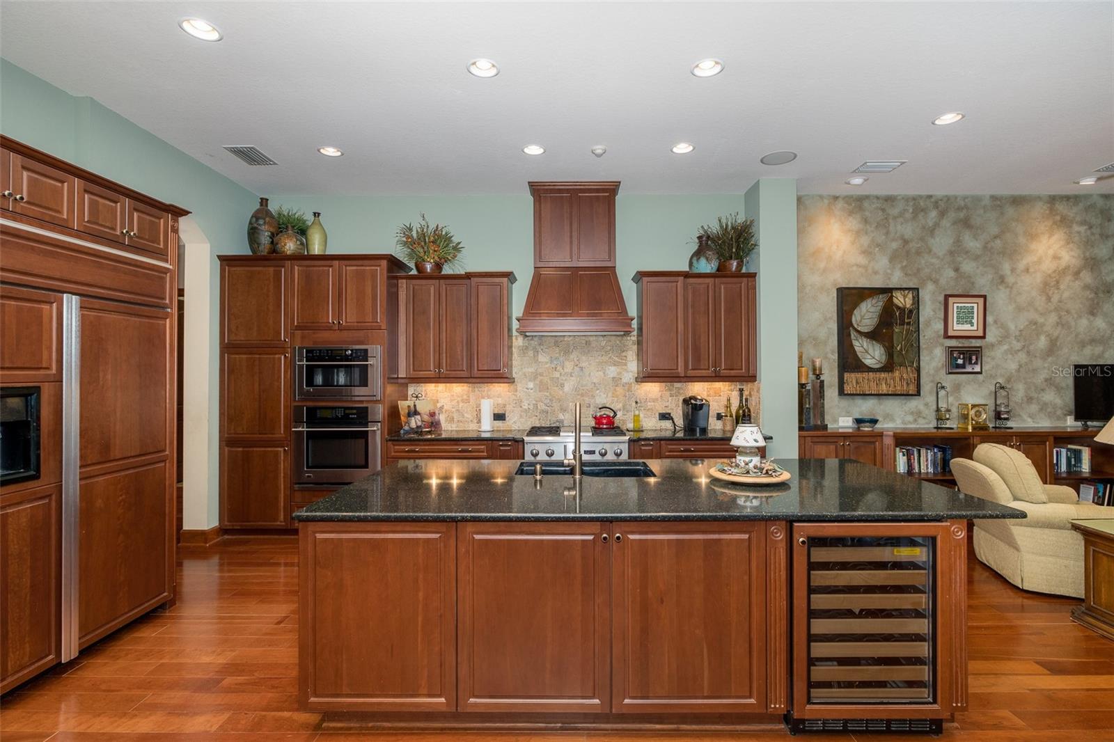 Listing photo id 20 for 1147 Tuscany Drive