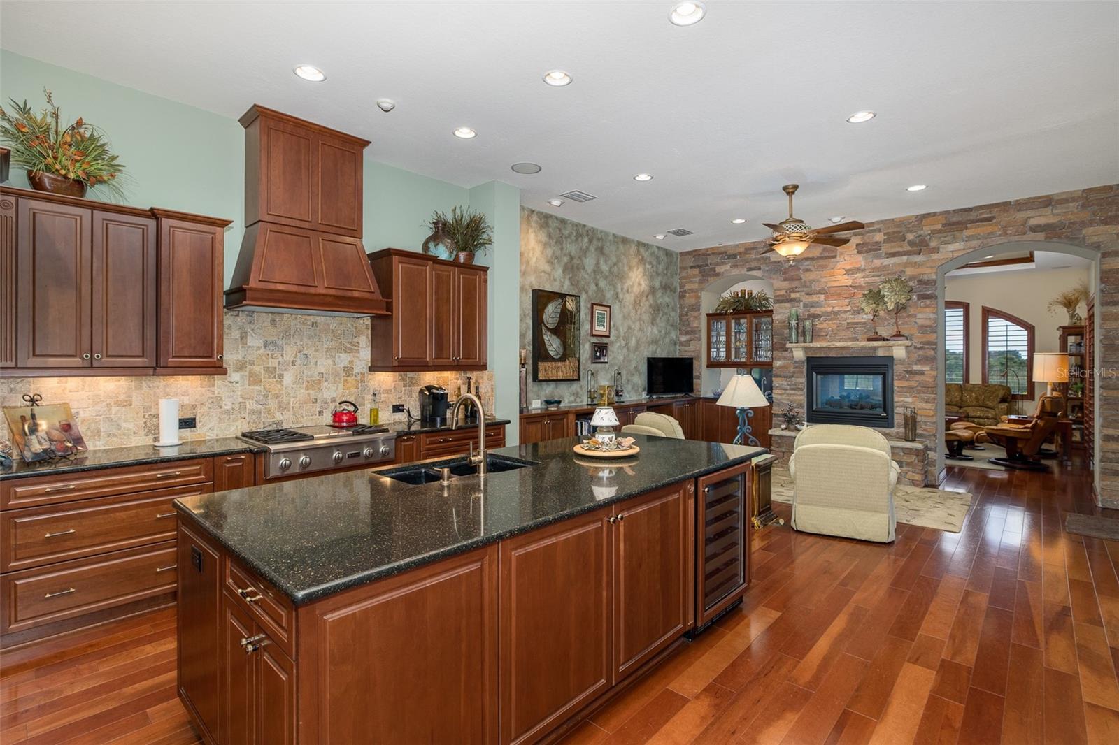 Listing photo id 21 for 1147 Tuscany Drive