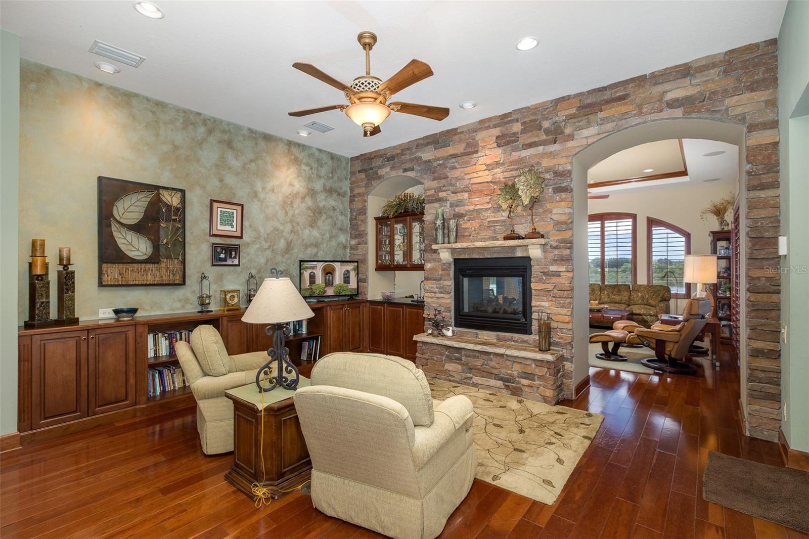 Listing photo id 23 for 1147 Tuscany Drive