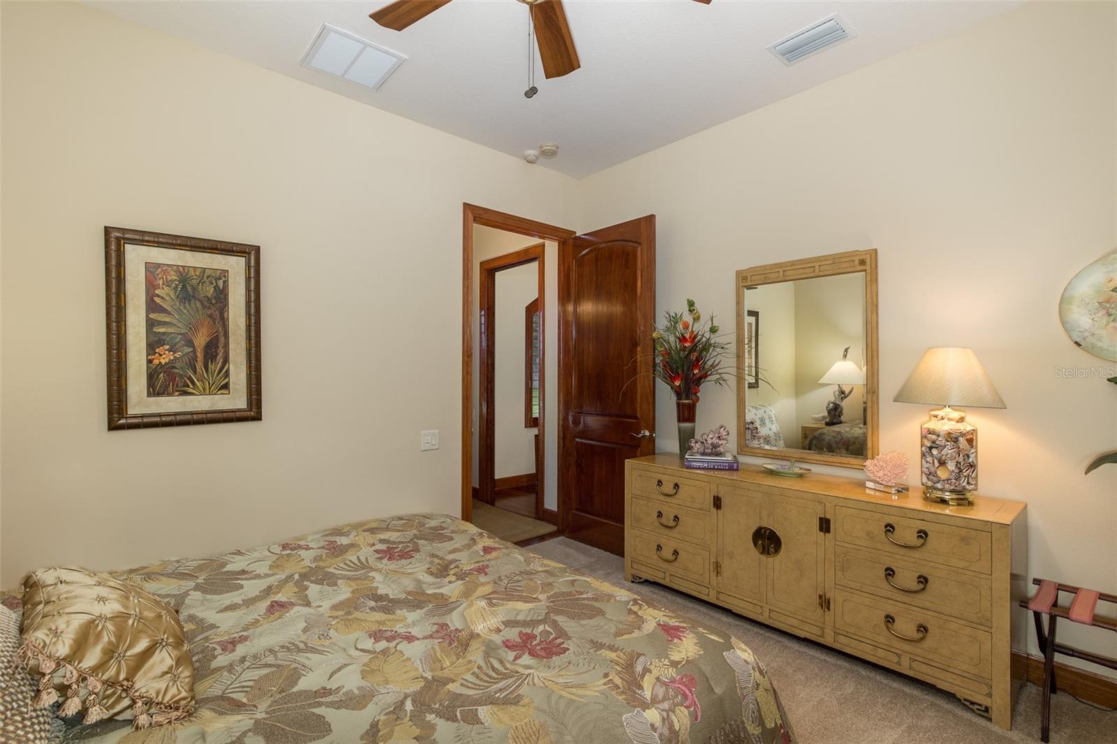 Listing photo id 35 for 1147 Tuscany Drive