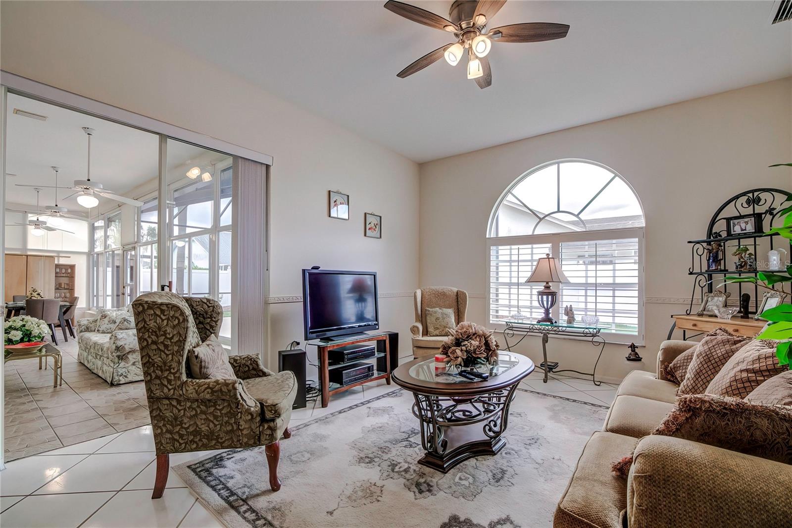 Listing photo id 8 for 8704 Cypress Lakes Boulevard