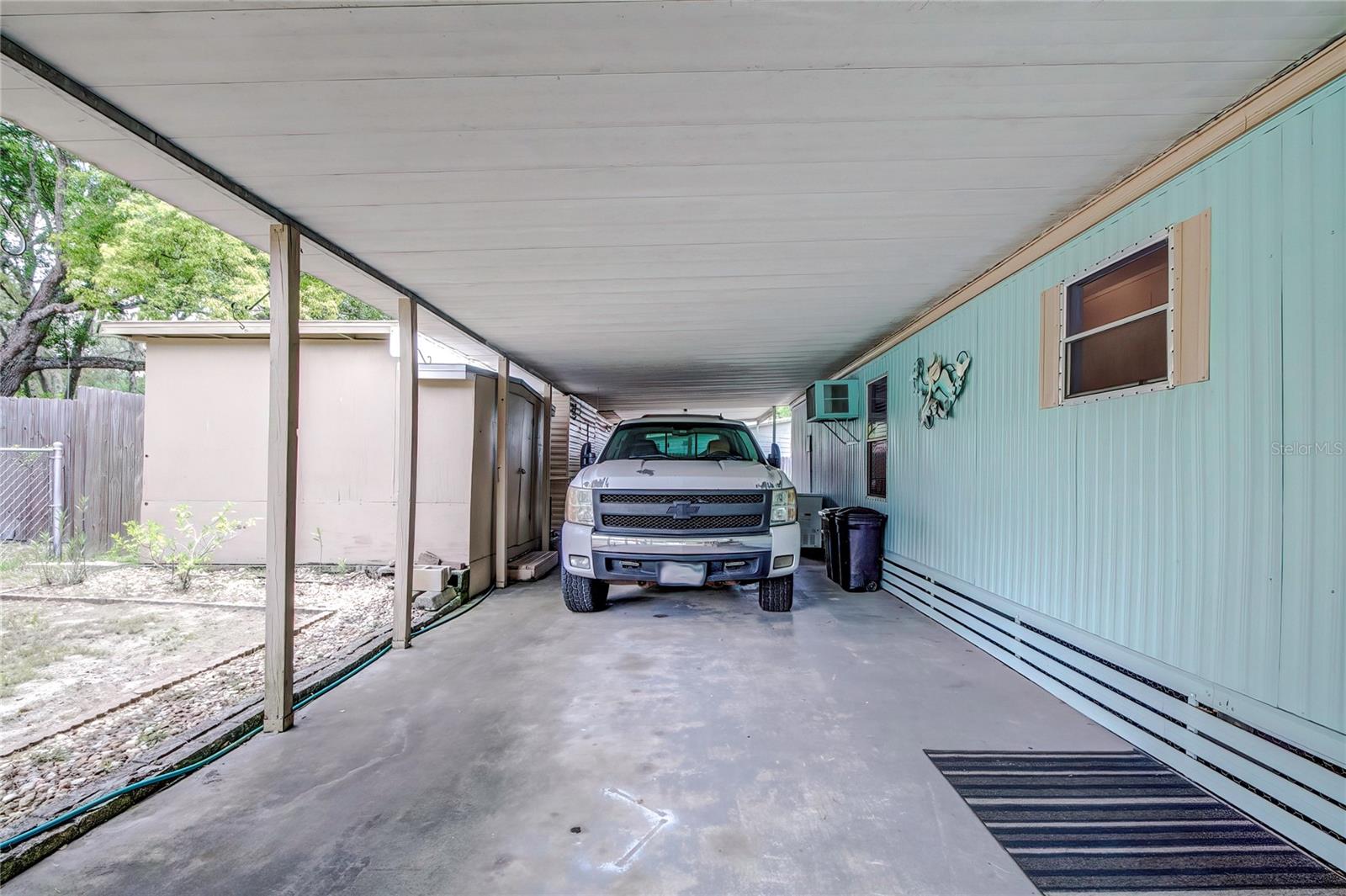 Listing photo id 26 for 9504 Gatun Street