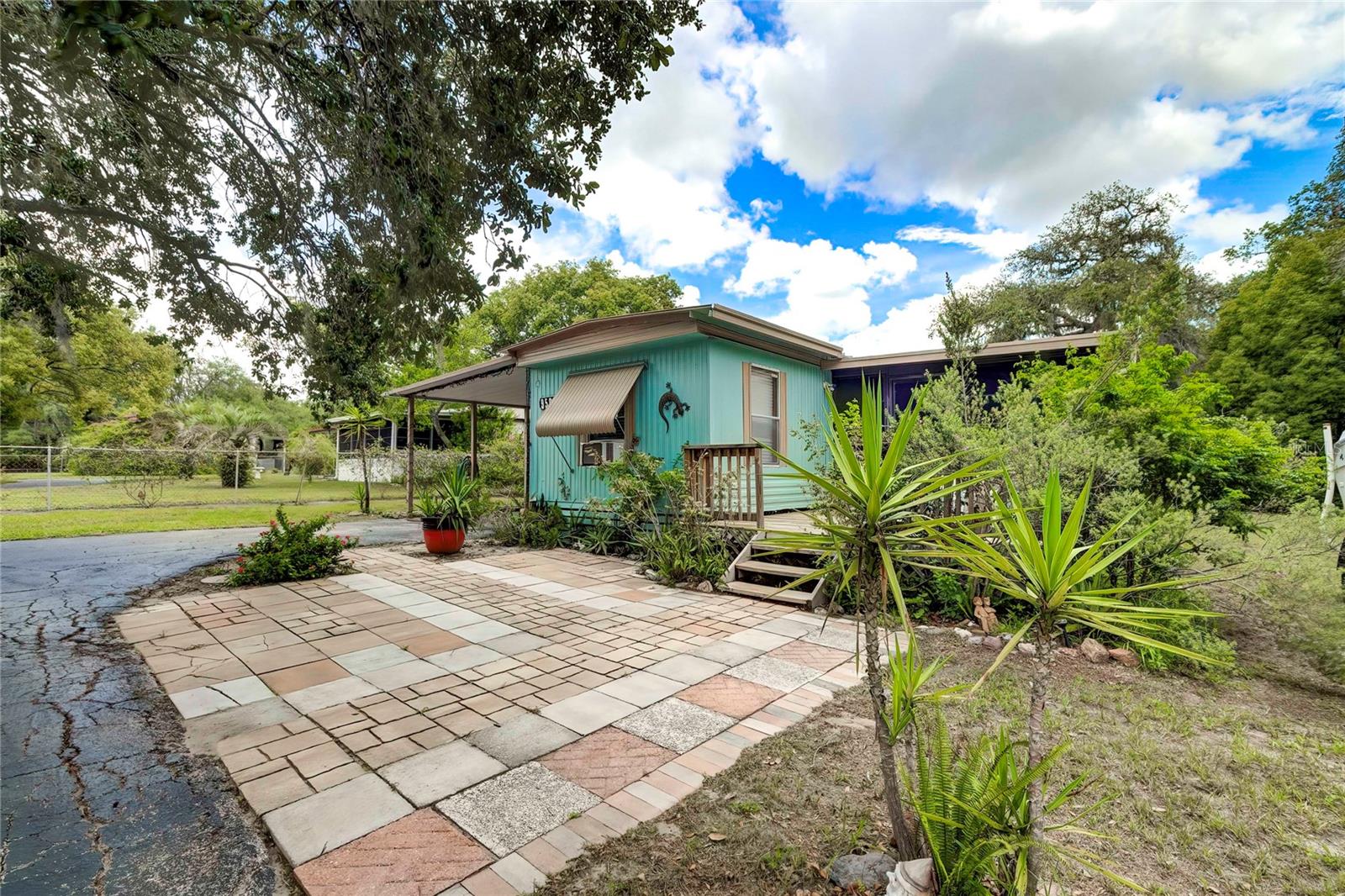 Listing photo id 1 for 9504 Gatun Street