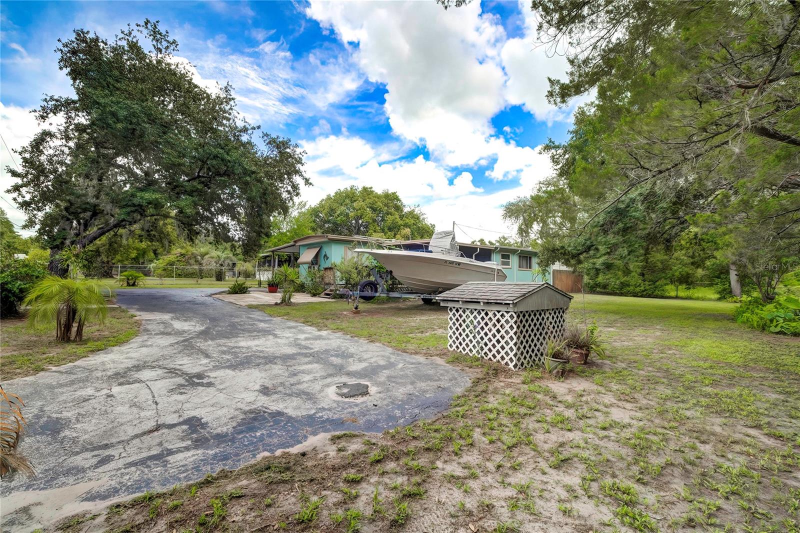 Listing photo id 28 for 9504 Gatun Street