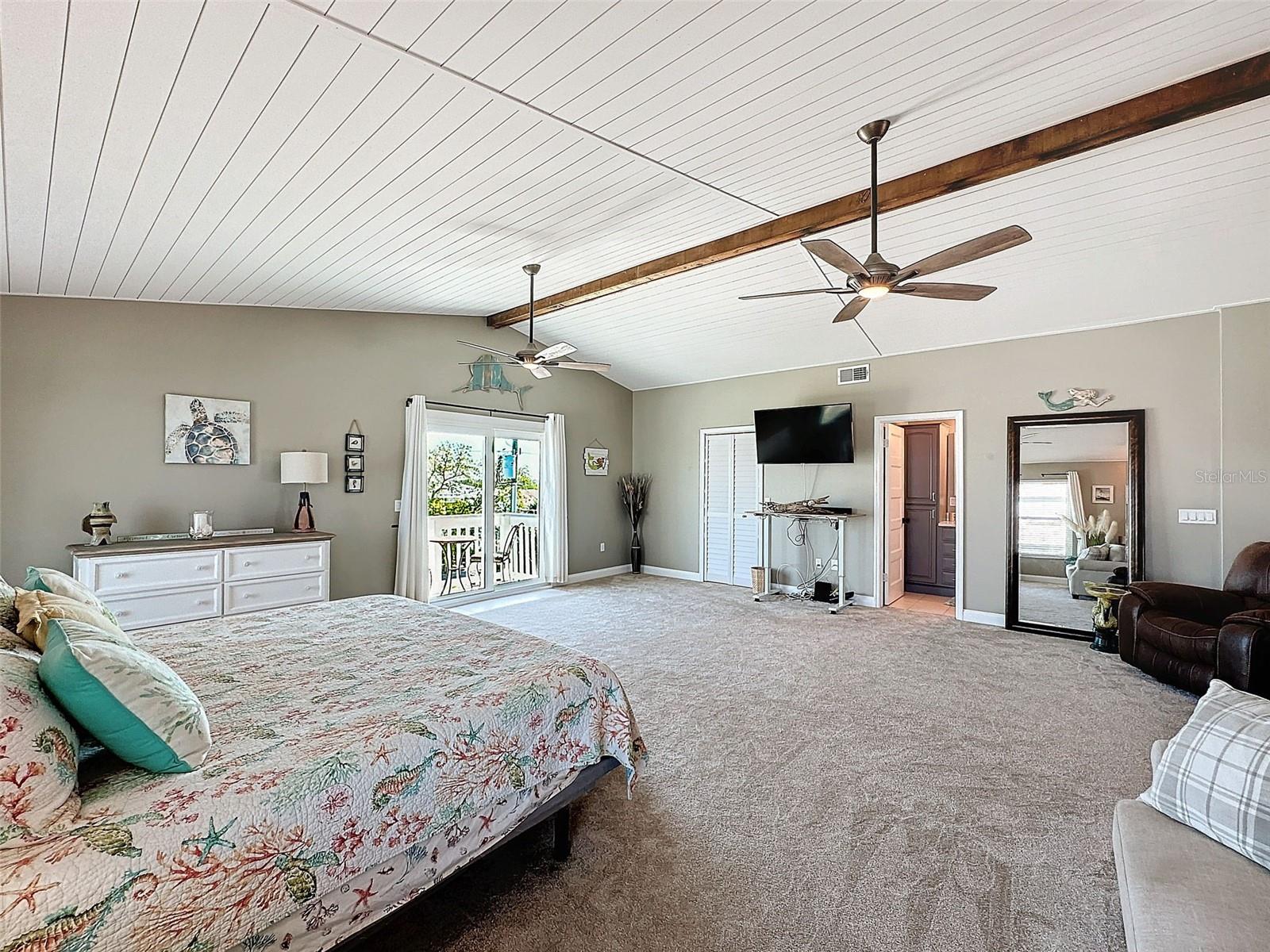 Listing photo id 37 for 6530 Driftwood Drive