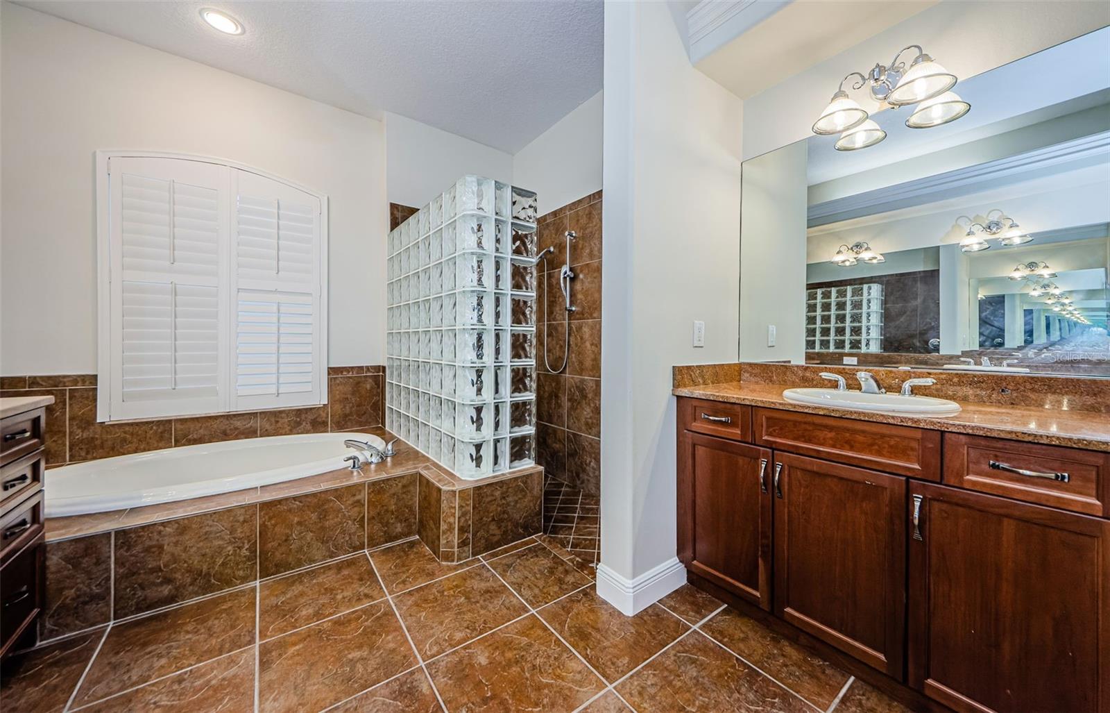 Listing photo id 28 for 1109 Toscano Drive