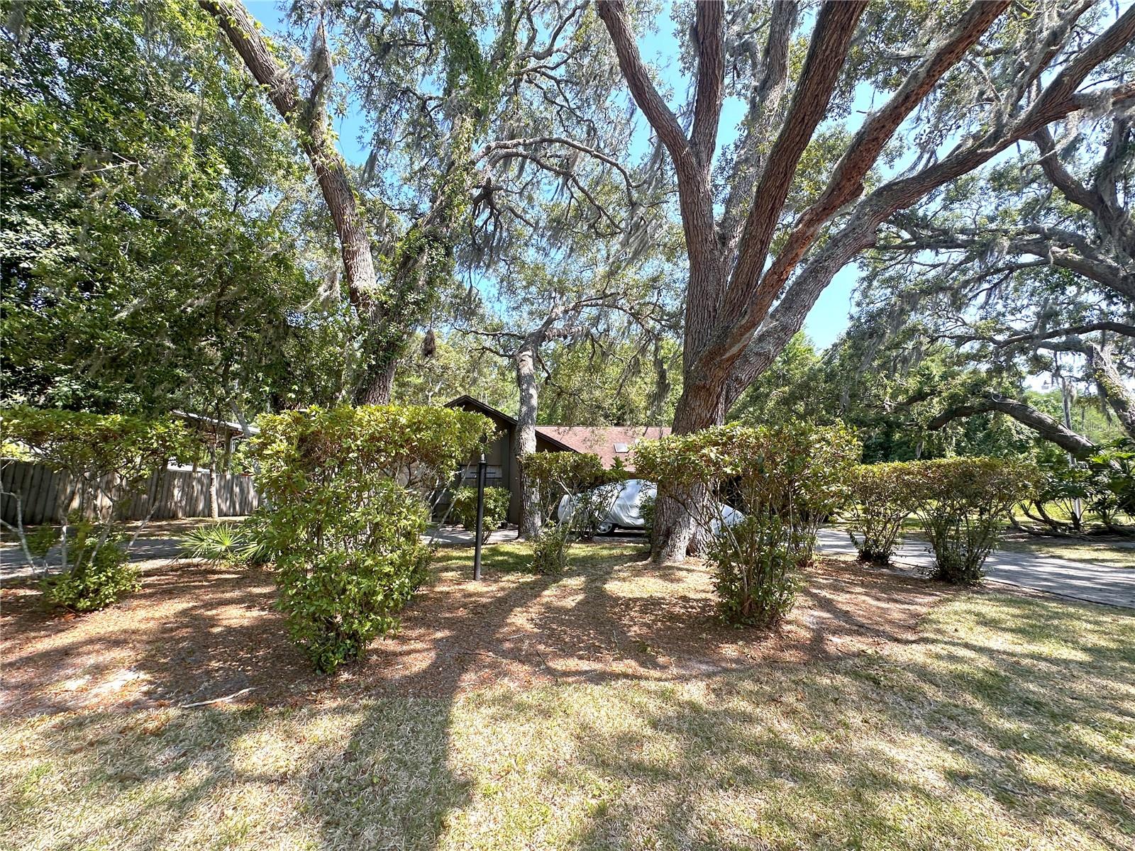 Listing photo id 1 for 10220 Lakeview Drive