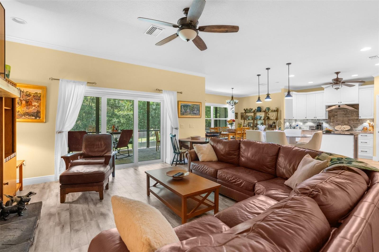 Listing photo id 6 for 6016 Valley View Drive