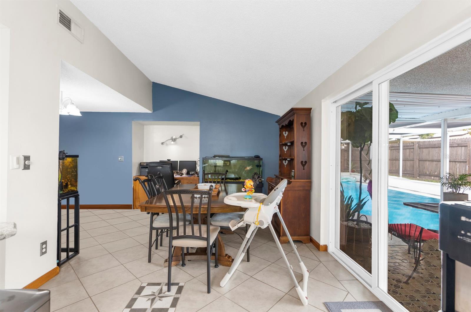 Listing photo id 15 for 8752 Lido Lane