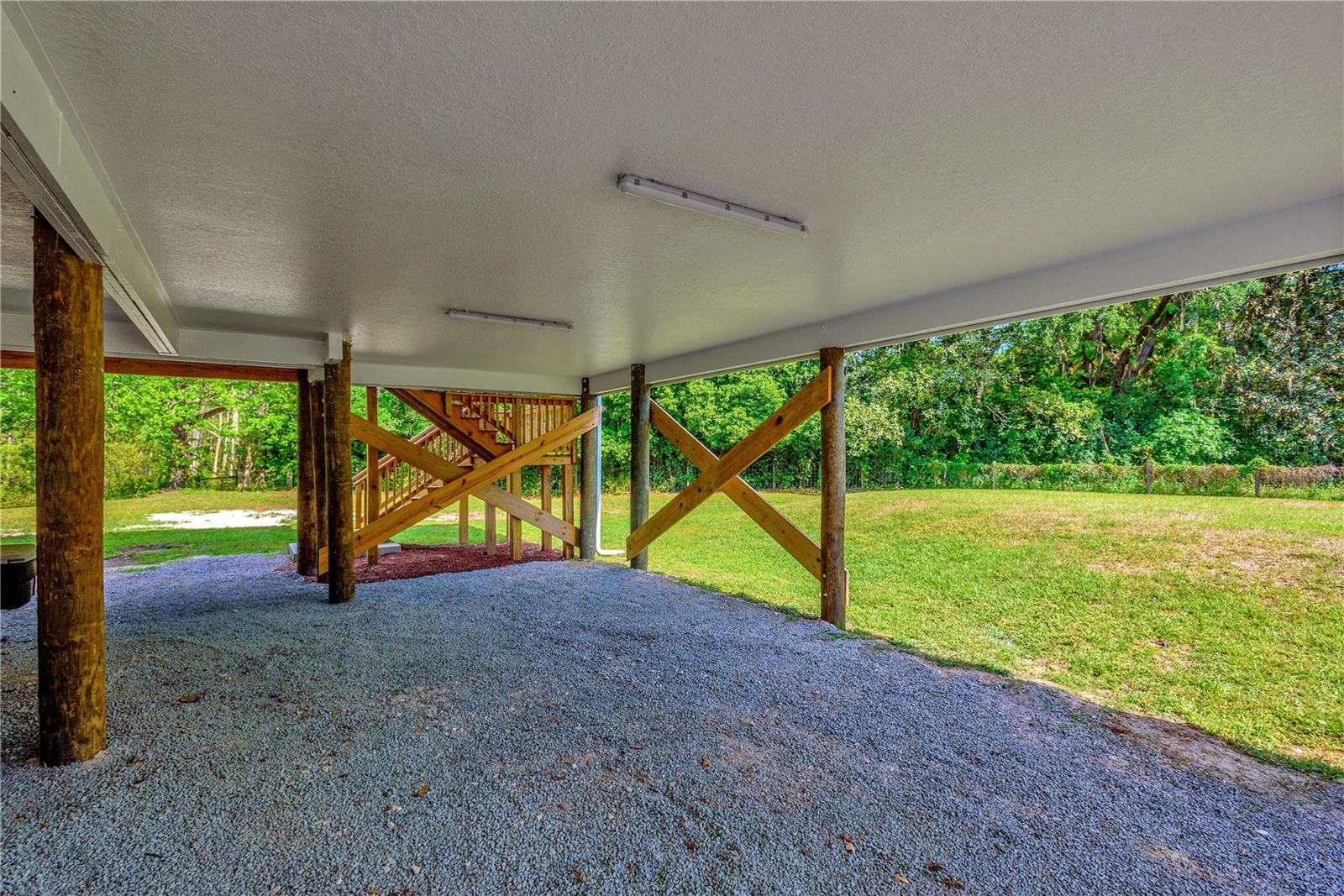 Listing photo id 2 for 1604 Rowland Drive