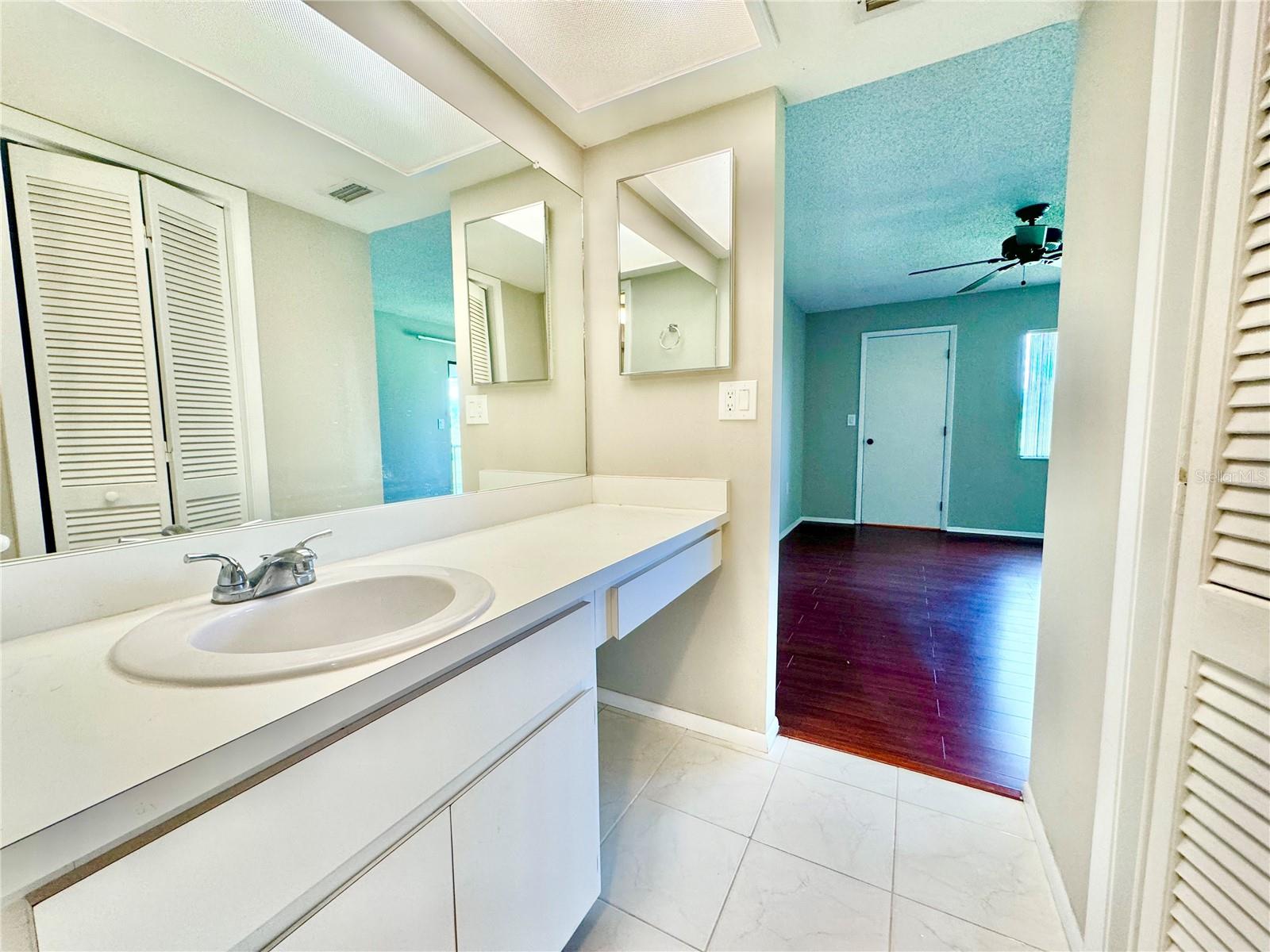 Listing photo id 24 for 212 Mary Drive 212