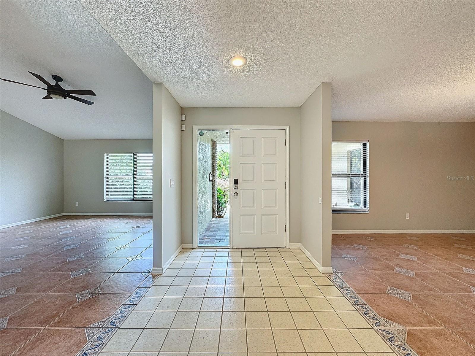 Listing photo id 4 for 6214 Iroquois Court