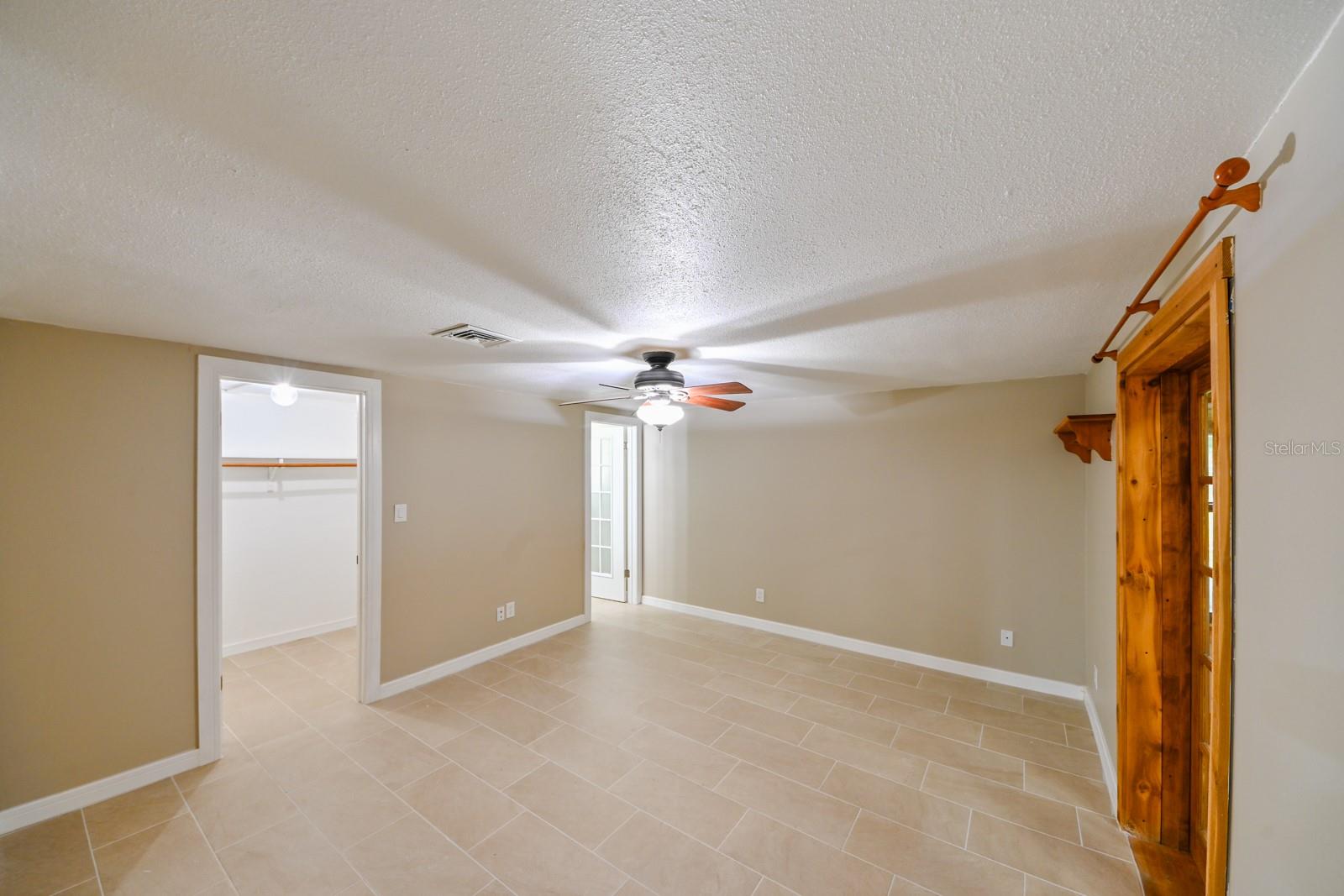 Listing photo id 20 for 11621 Colt Way