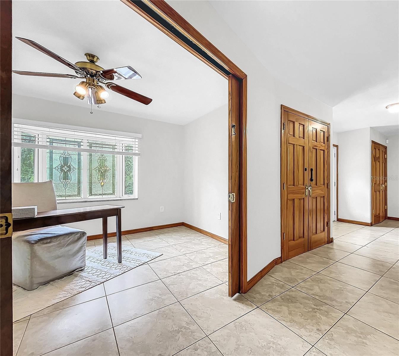 Listing photo id 11 for 10951 Lakeview Drive