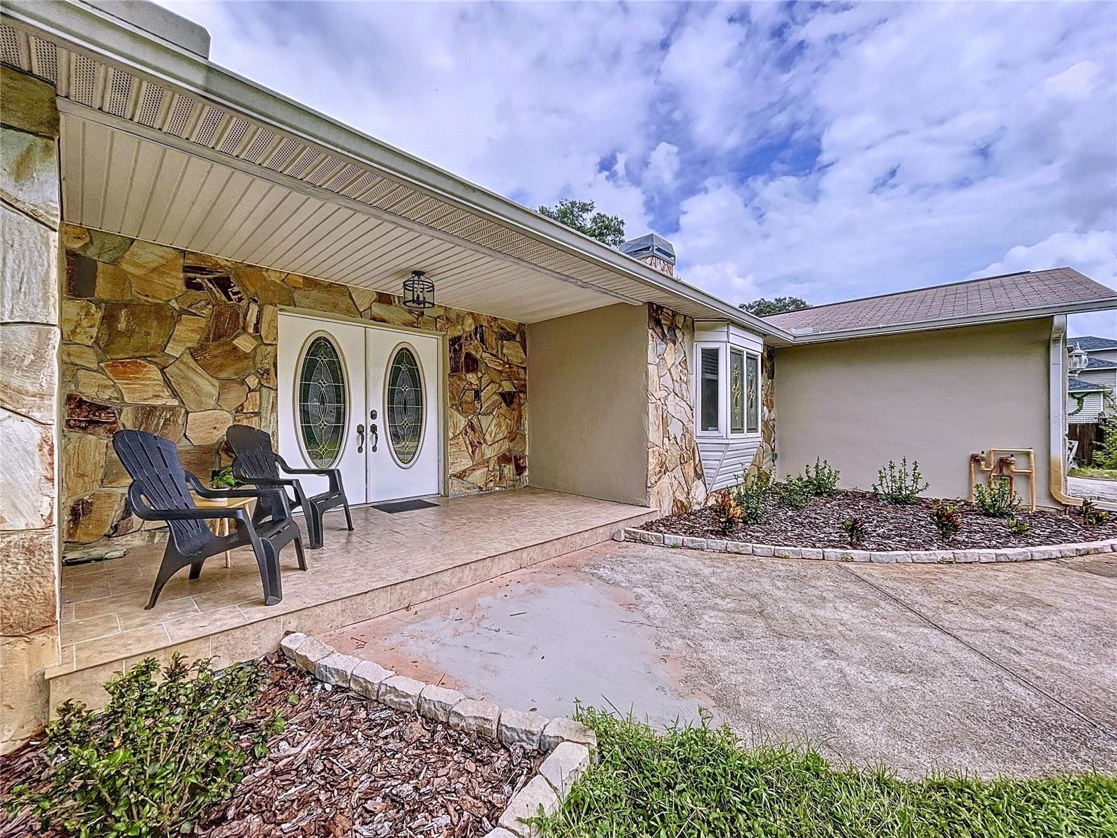 Listing photo id 2 for 10951 Lakeview Drive