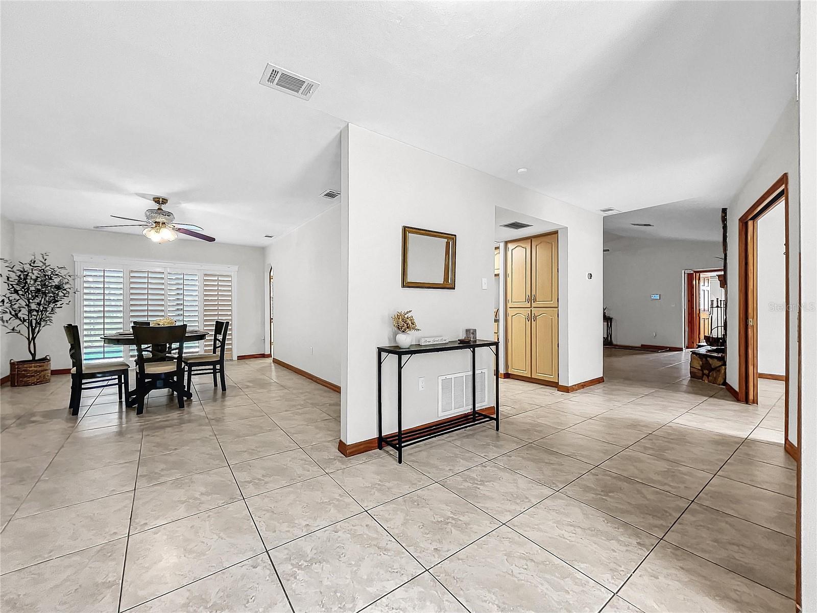 Listing photo id 6 for 10951 Lakeview Drive