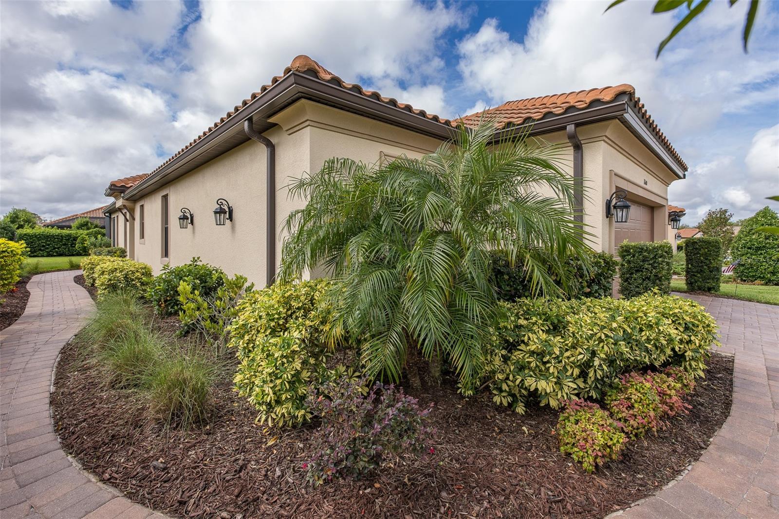 Listing photo id 3 for 11600 Callisia Drive