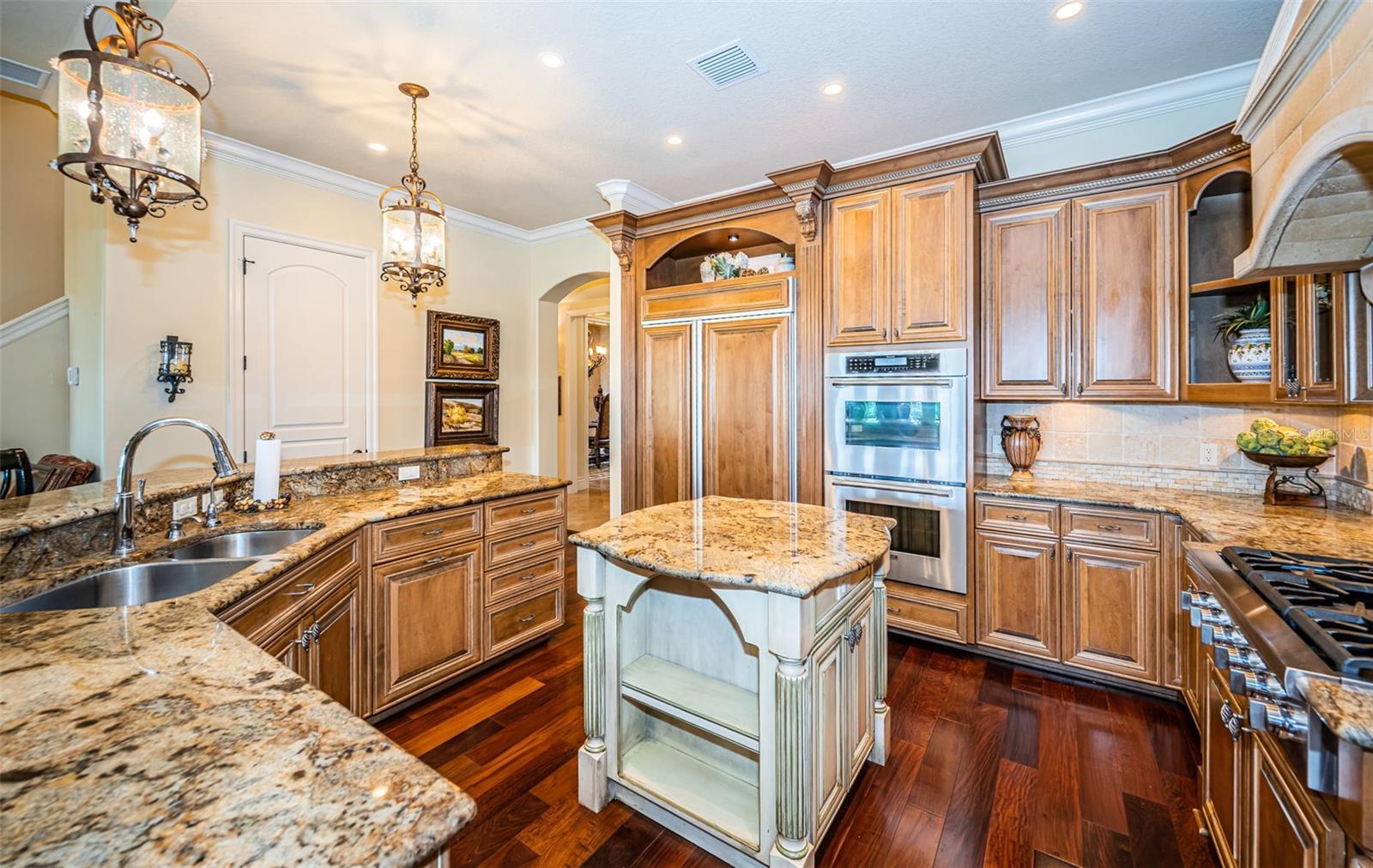 Listing photo id 23 for 9943 Milano Drive