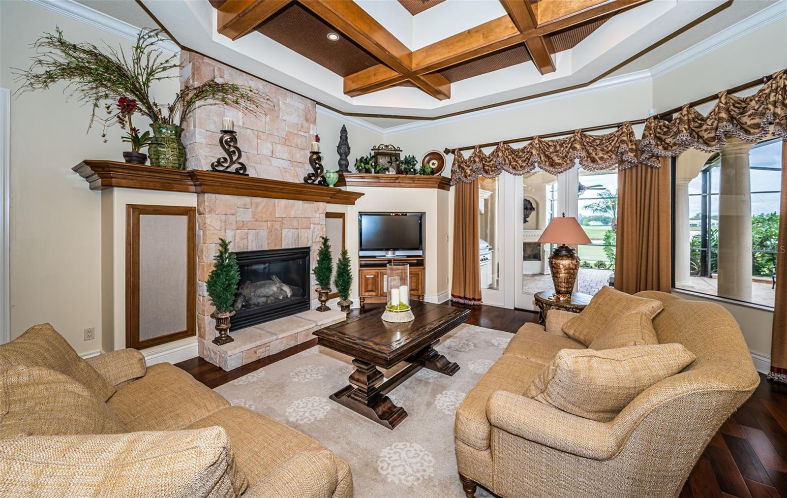 Listing photo id 26 for 9943 Milano Drive