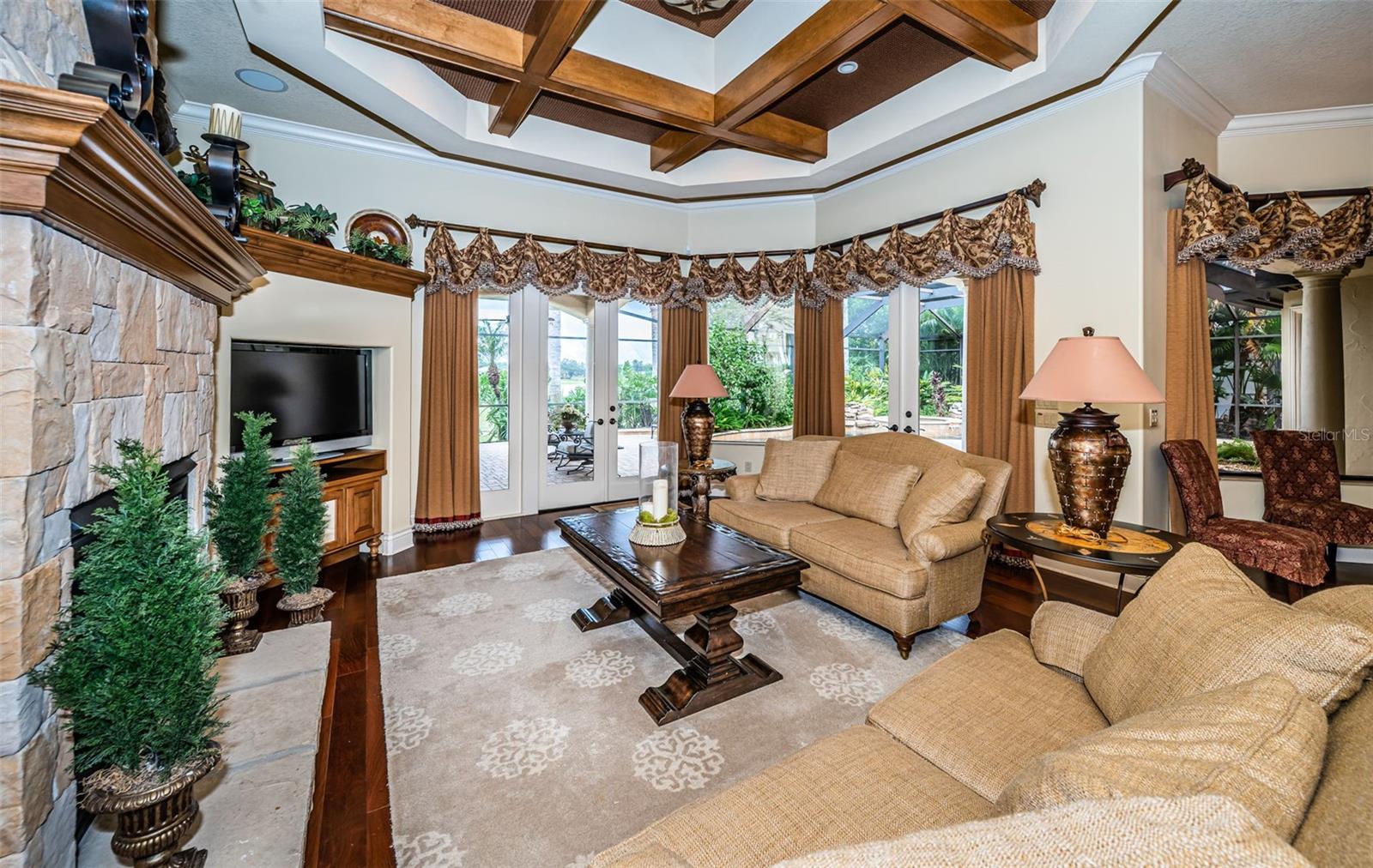 Listing photo id 28 for 9943 Milano Drive