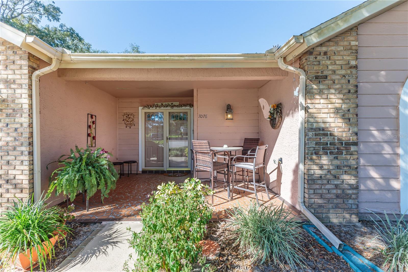 Image 8 of 89 For 7076 Pond View Court