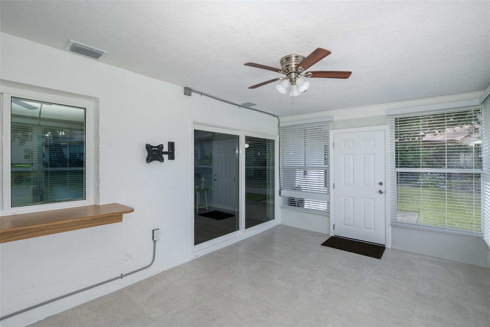 Listing photo id 25 for 8521 Cedarview Court