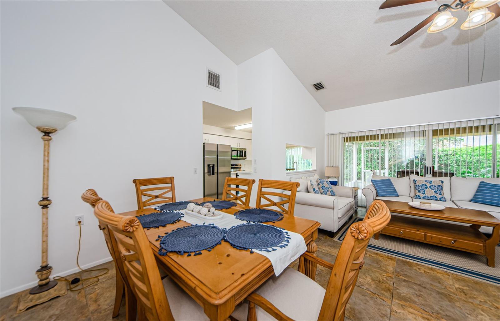 Listing photo id 16 for 6515 Pine Walk Drive