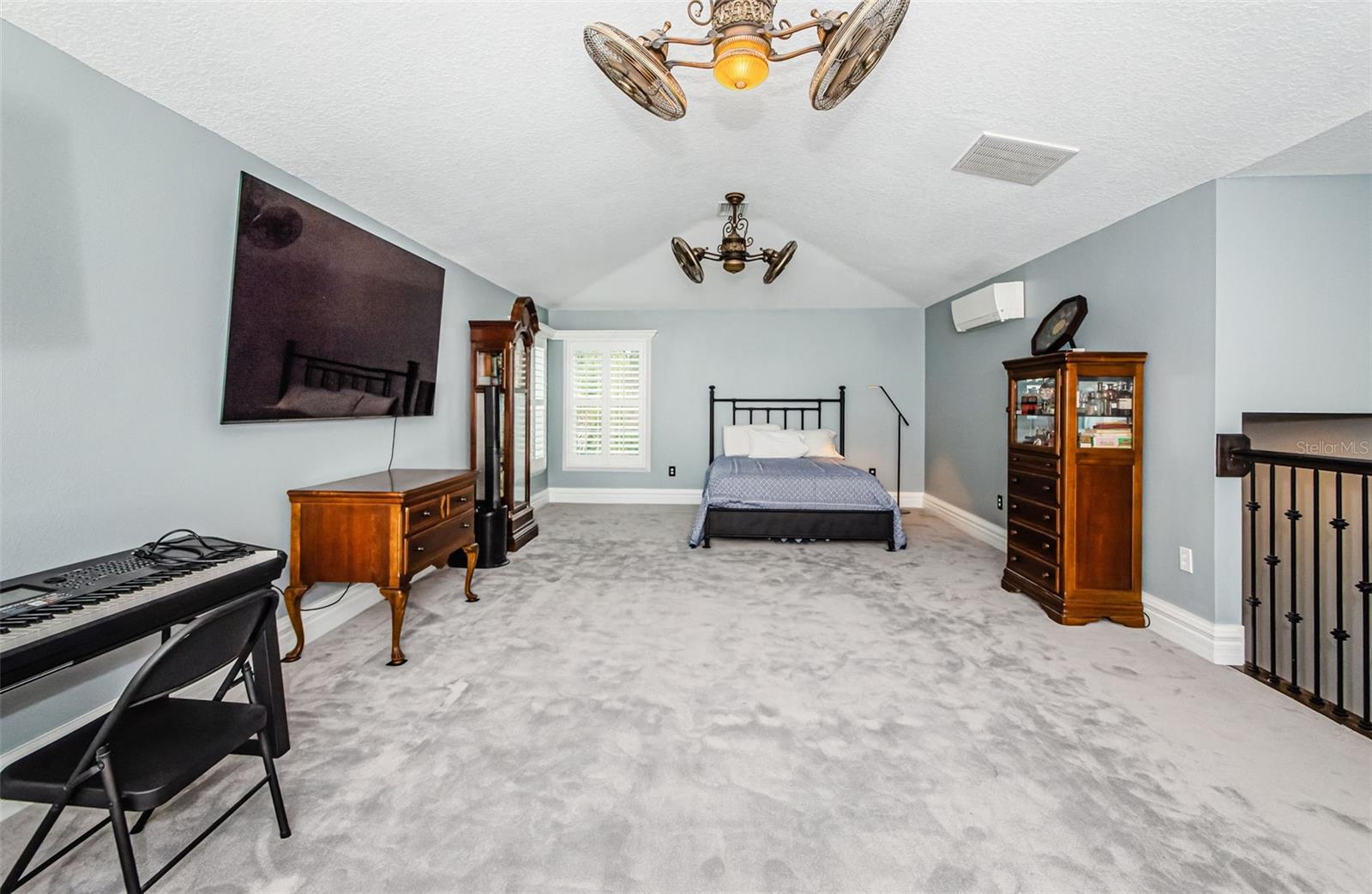 Listing photo id 12 for 15918 Pond Rush Court