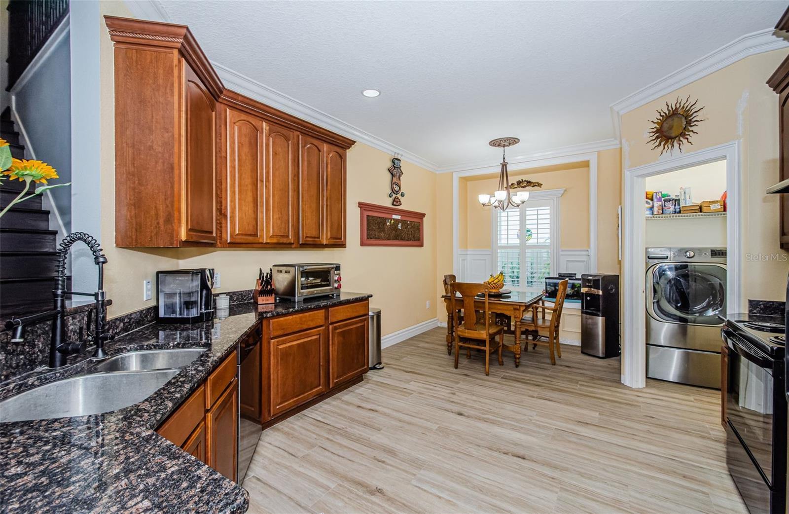 Listing photo id 6 for 15918 Pond Rush Court