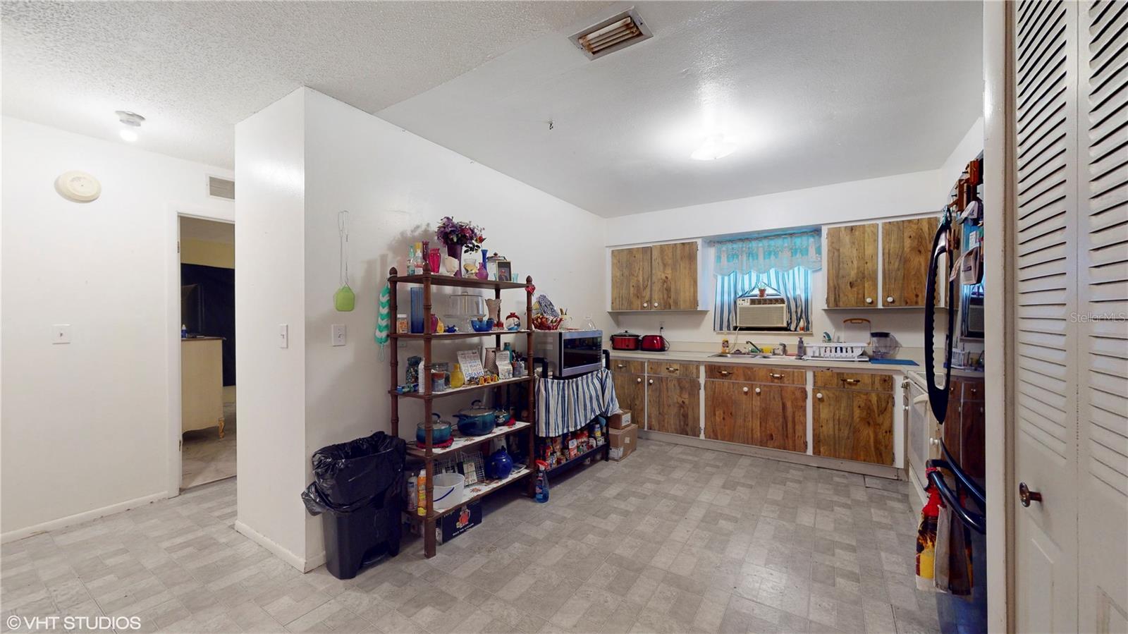 Listing photo id 6 for 12626 Timberwood Court