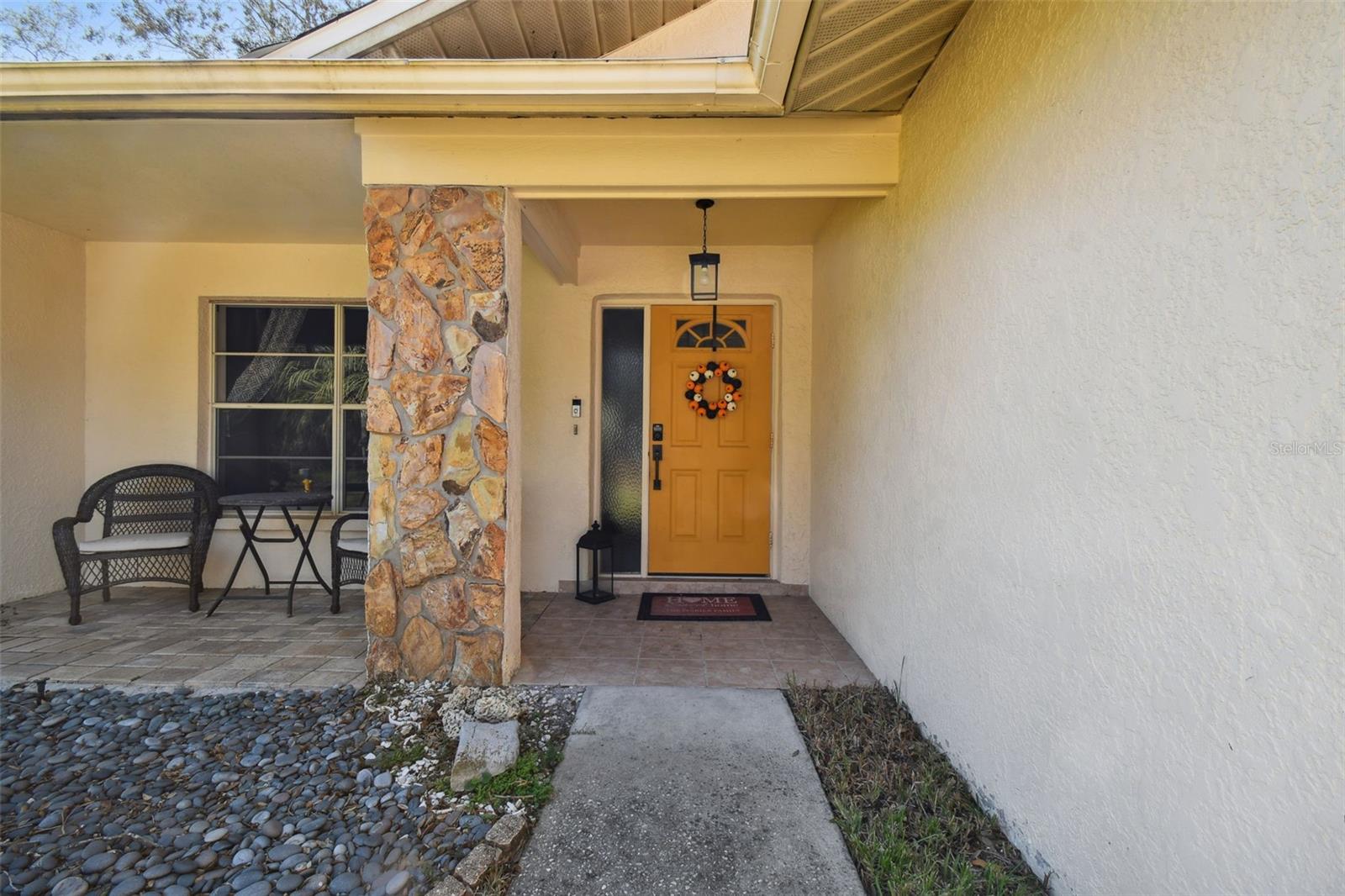 Listing photo id 2 for 9142 Brooker Drive