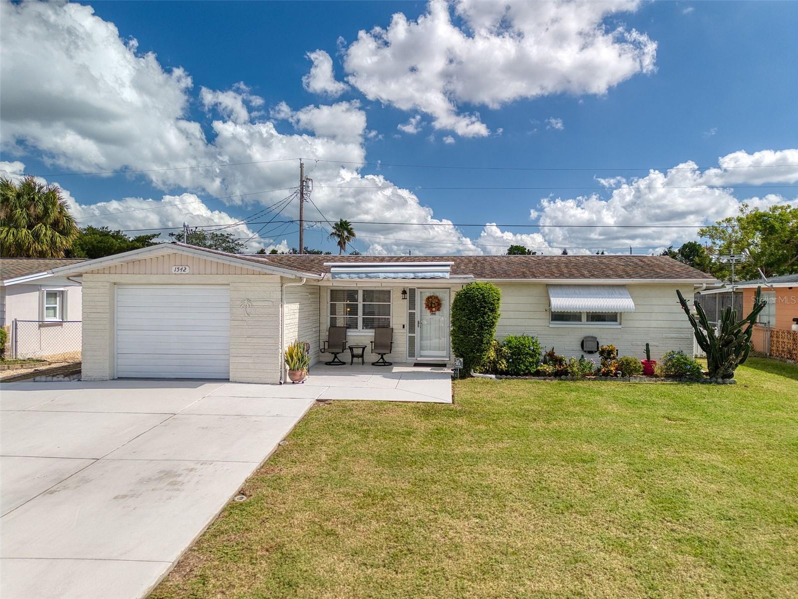 Listing photo id 21 for 1542 Derrick Street