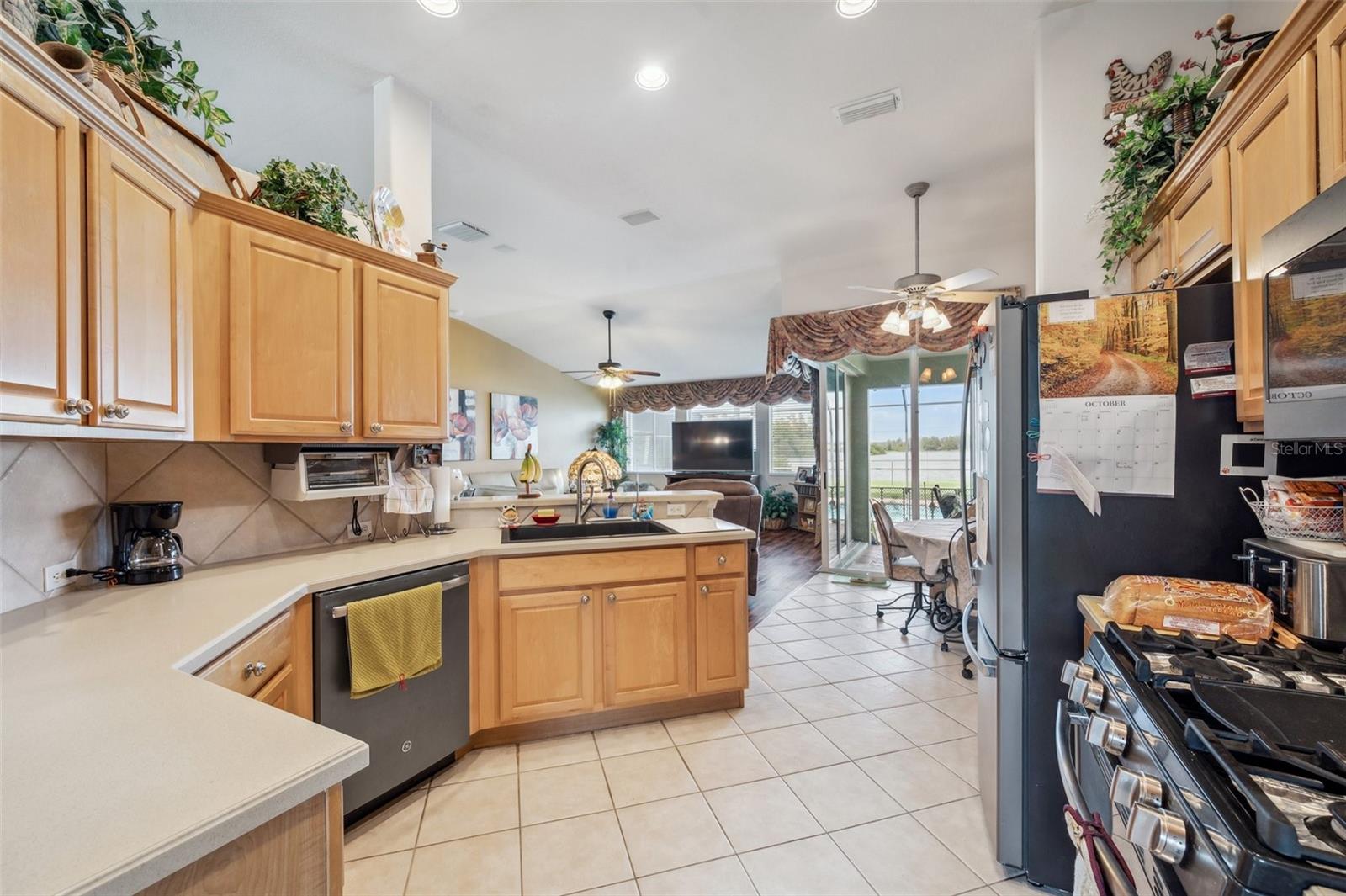 Listing photo id 2 for 1717 Daylily Drive