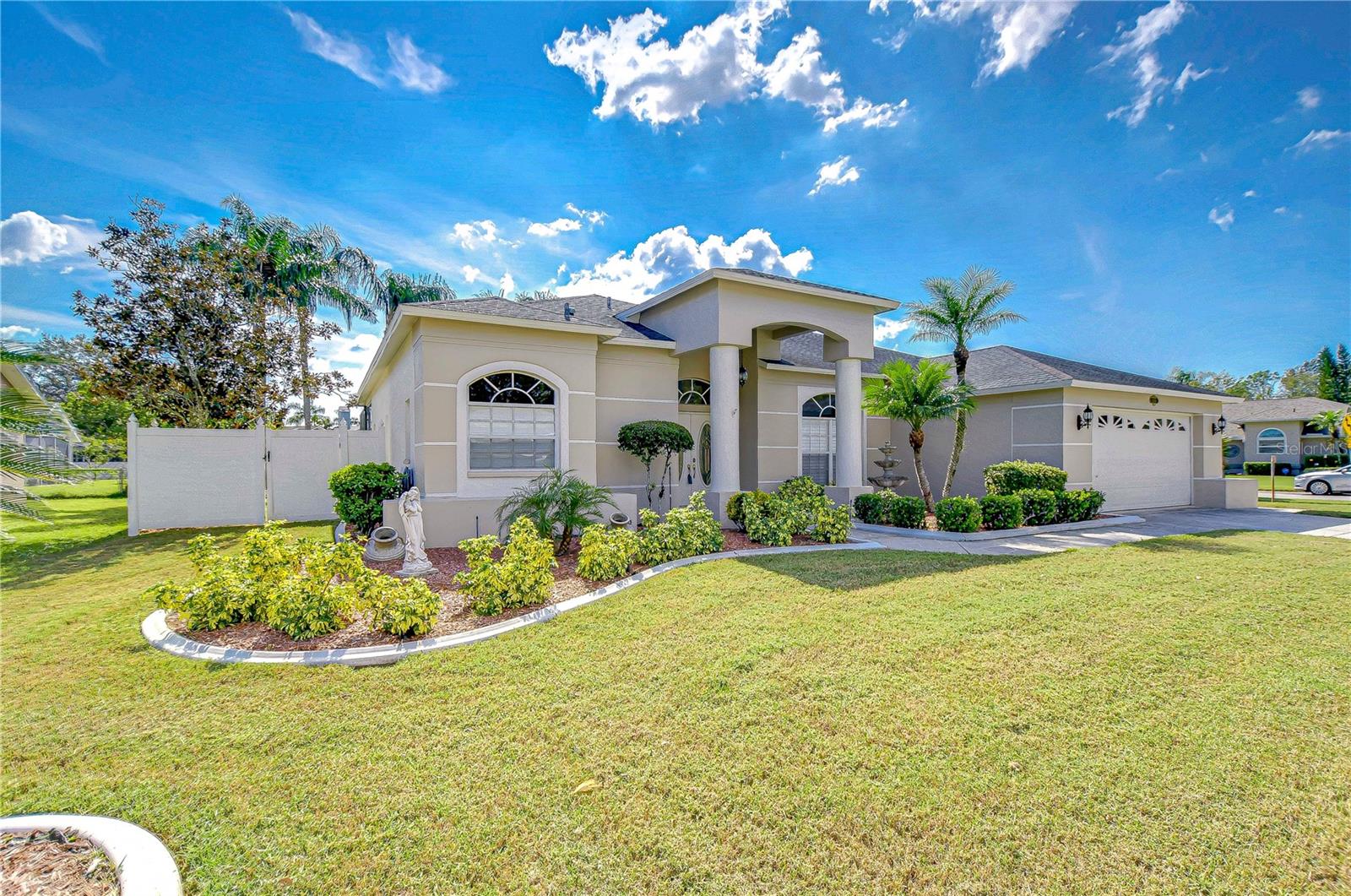 Listing photo id 32 for 8704 Cypress Lakes Boulevard