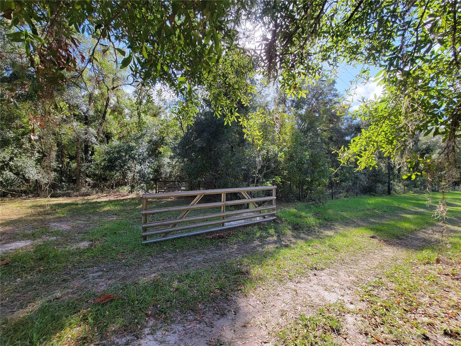 Listing photo id 1 for 13080 Old Crystal River Road