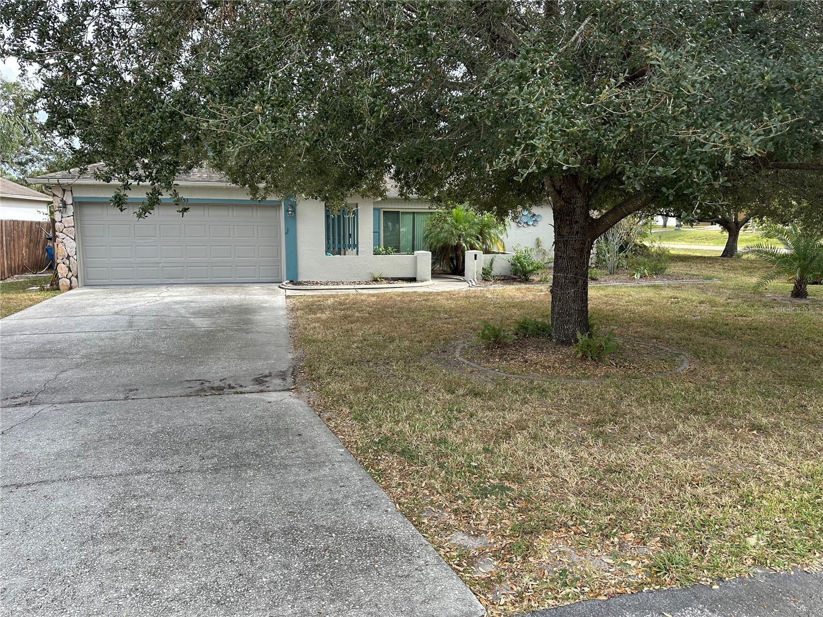 Listing photo id 12 for 8353 Forest Oaks Boulevard