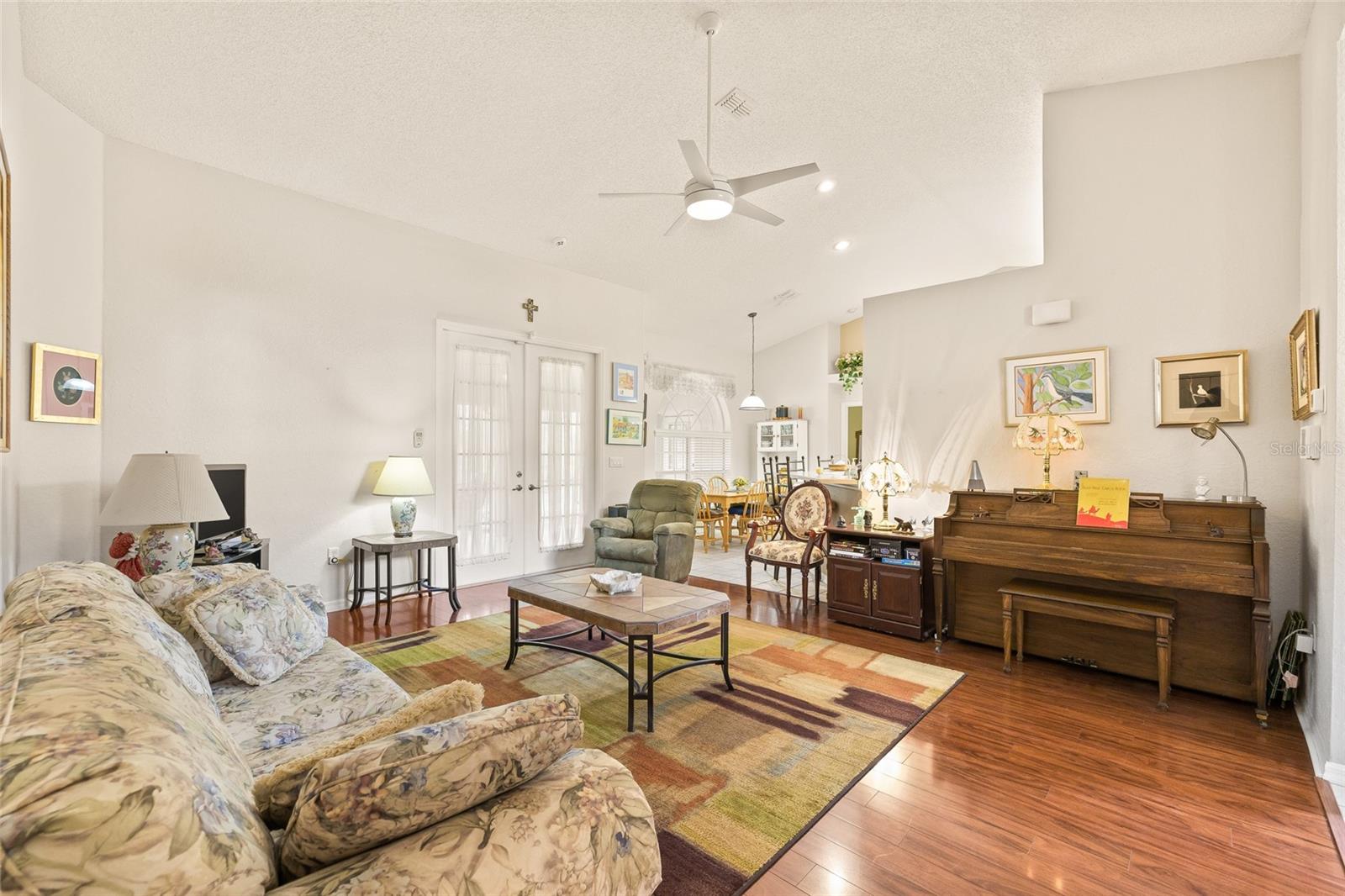 Listing photo id 11 for 12213 Mango Court