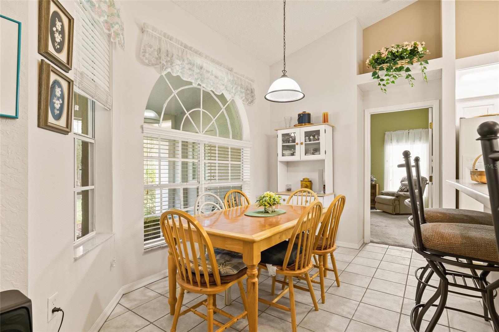 Listing photo id 14 for 12213 Mango Court