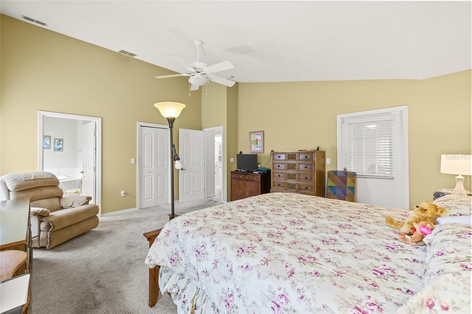 Listing photo id 25 for 12213 Mango Court