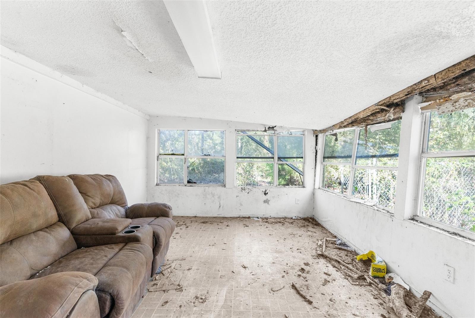 Image 13 of 40 For 9347 River Rock Drive